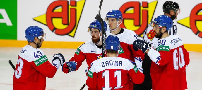 Čeští hokejisté se radují z první trefy utkání proti Bělorusku