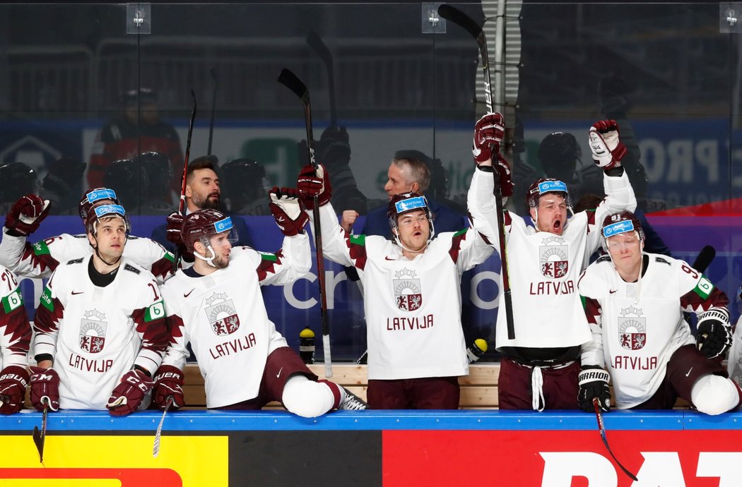 Lotyšští hokejisté slaví historické vítězství nad Kanadou