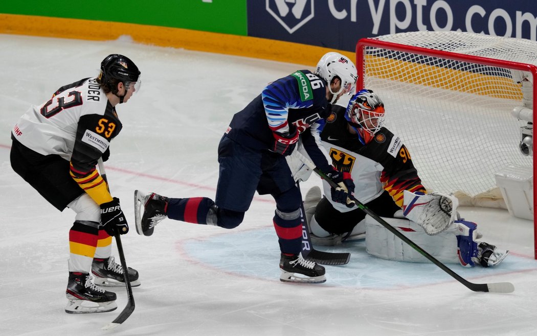 Americký obránce Christian Wolanin otevřel skóre utkání o bronz