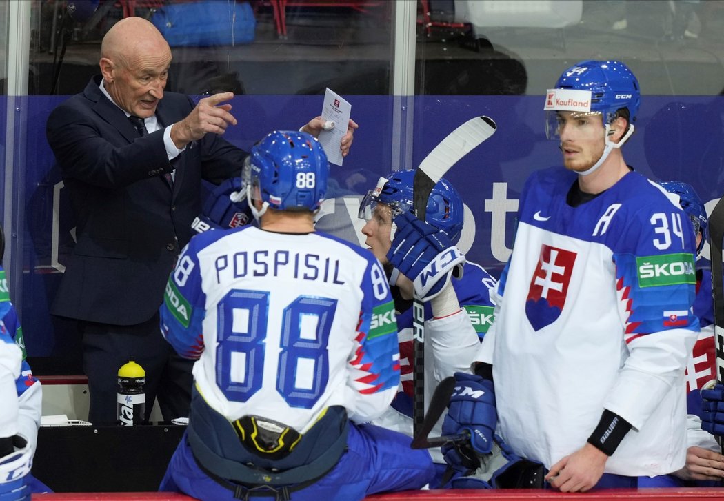 Kanadský kouč Craig Ramsay v debatě se svými slovenskými svěřenci