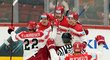 Dánští hokejisté se radují z třetí trefy utkání proti Kanadě