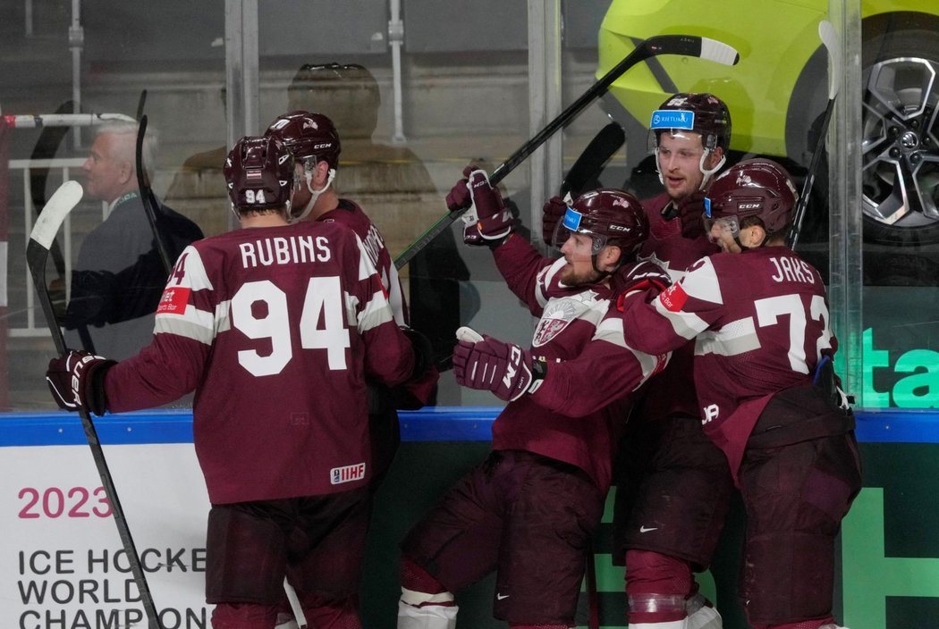 Lotyšští hokejisté senzačně zdolali ve čtvrtfinále MS Švédsko