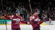 Miks Indrašis a Oskars Cibulskis se radují z lotyšského vedení ve čtvrtfinále