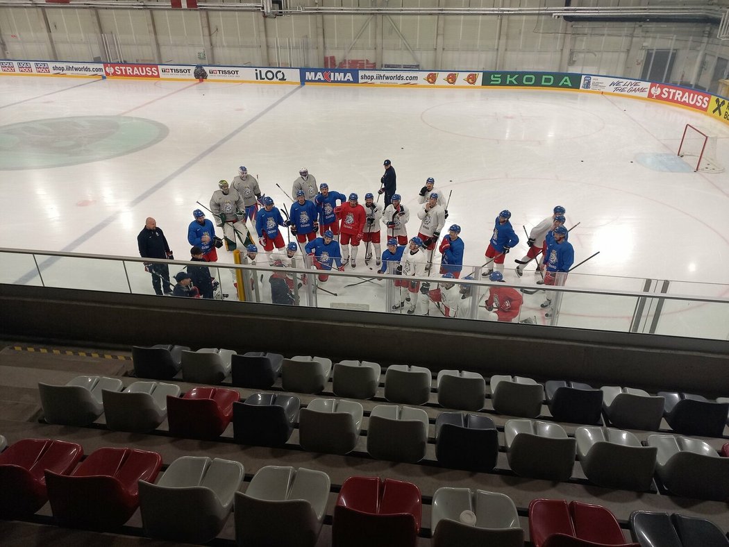 Čeští hokejisté mají za sebou první trénink po příletu do Rigy