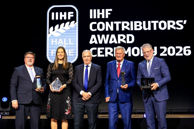 MS v hokeji ONLINE: redaktor deníku Sport převzal cenu od IIHF za přínos světovému hokeji MS v hokeji ONLINE: redaktor deníku Sport převzal cenu od IIHF za přínos světovému hokeji