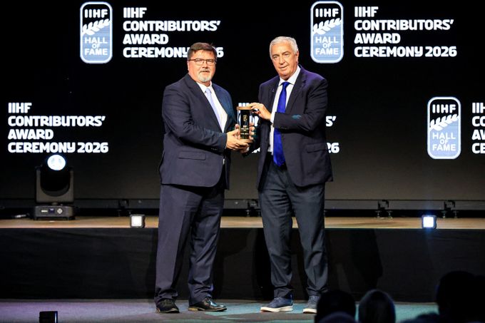 MS v hokeji ONLINE: redaktor deníku Sport převzal cenu od IIHF za přínos světovému hokeji MS v hokeji ONLINE: redaktor deníku Sport převzal cenu od IIHF za přínos světovému hokeji