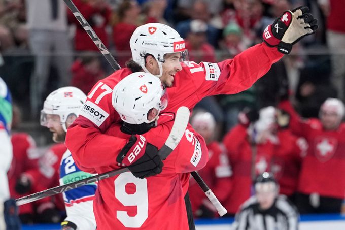 Hopp Schwiiz! Švýcaři jsou opět ve finále, soupeře drtí 48:8 a přejí si zlatý Curych. Napodobí Prahu? Hopp Schwiiz! Švýcaři jsou opět ve finále, soupeře drtí 48:8 a přejí si zlatý Curych. Napodobí Prahu?