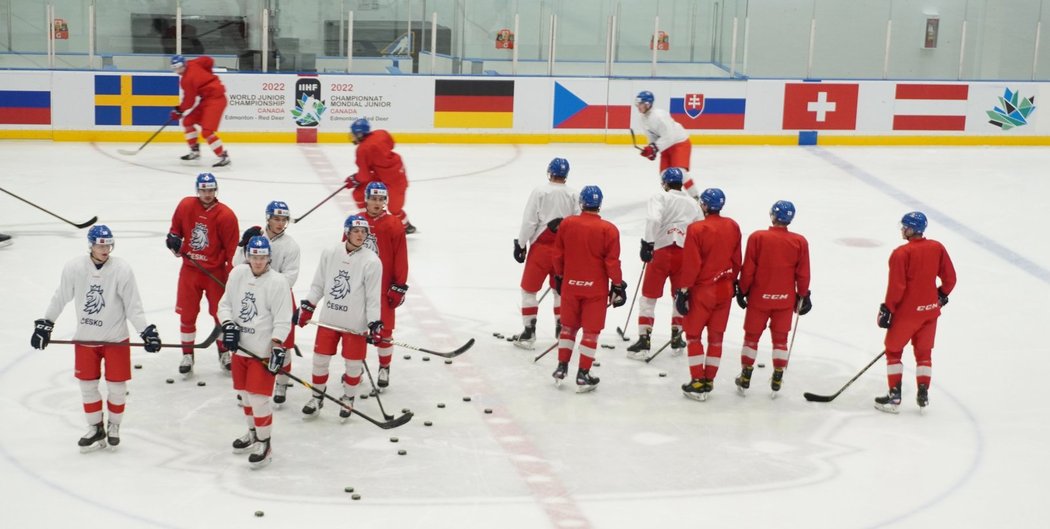 Čeští junioři se v Kanadě připravují na nedělní start mistrovství světa do 20 let