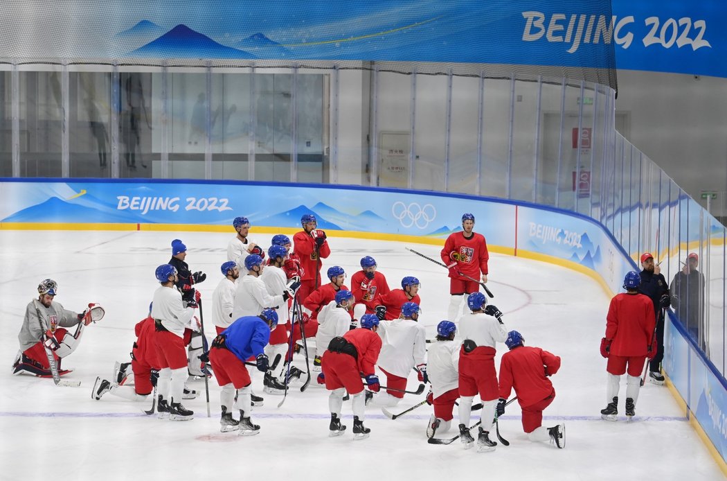 Čeští hokejisté na tréninku před startem olympijského turnaje v Pekingu