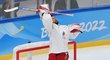 Ruský brankář Ivan Fedotov během finále olympiády proti Finsku