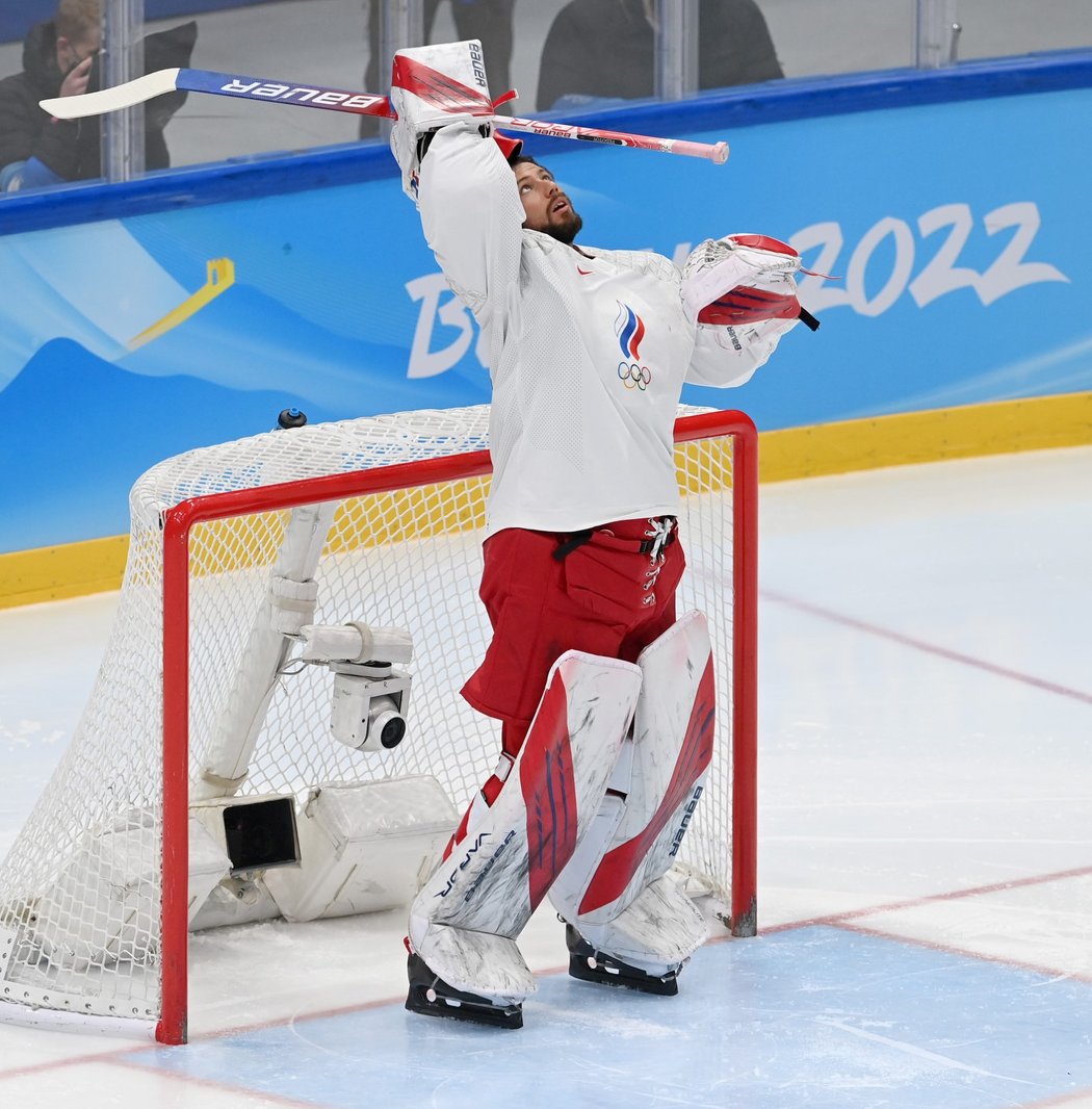 Ruský brankář Ivan Fedotov během finále olympiády proti Finsku