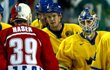Tommy Salo se na olympiádě v Salt Lake City zdraví s Dominikem Haškem Tommy Salo se na olympiádě v Salt Lake City zdraví s Dominikem Haškem
