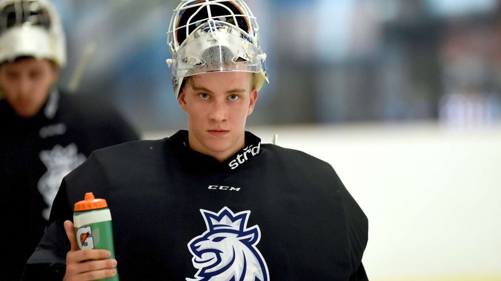 Brankář Lukáš Dostál by měl patřit k největším tahounům současné české dvacítky