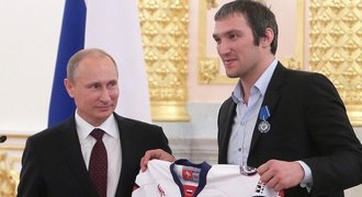 Jen sportovec? Kdepak. Ovečkin je Putinův symbol. A srab