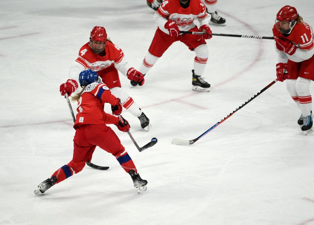 Aneta Tejralová poslala Češky střelou z mezikruží v úvodu utkání do vedení