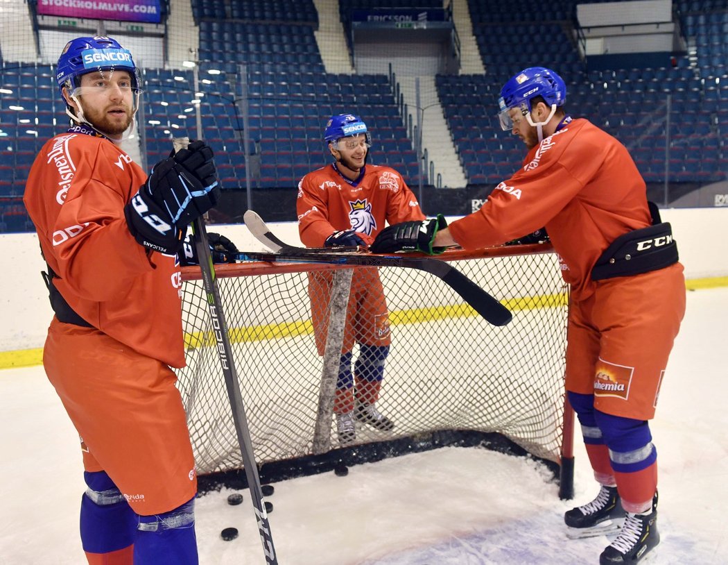 Bratři Zohornové zleva Hynek, Radim a Tomáš nastoupí společně ve čtvrtek proti Švédsku