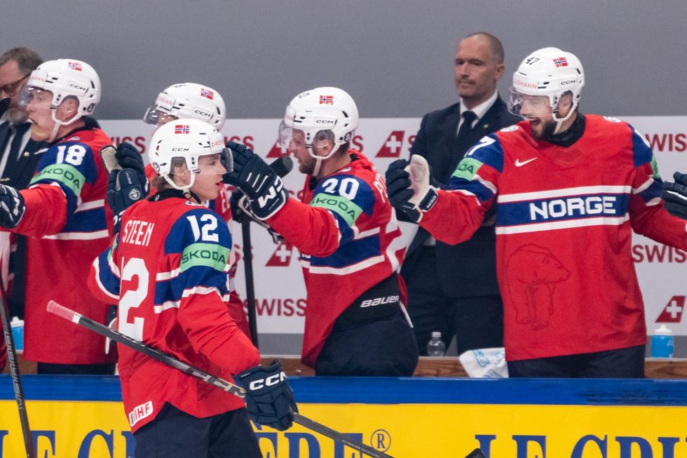 Norové šokovali Švédsko! Česko má jistotu čtvrtfinále, ztráta USA i kanonáda Švýcarů Norové šokovali Švédsko! Česko má jistotu čtvrtfinále, ztráta USA i kanonáda Švýcarů