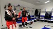 Čeští hokejisté jsou se šatnou v olympijské hale v Soči spokojení. Na snímku brankář Jakub Kovář (vlevo) a Jan Kovář