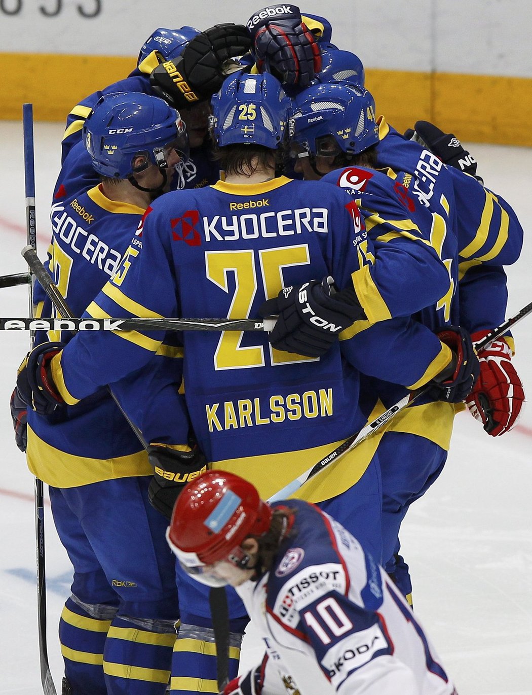 Švédsko - Rusko 4:2. Tři branky v modro-žlutém dresu nasázel Kronwall