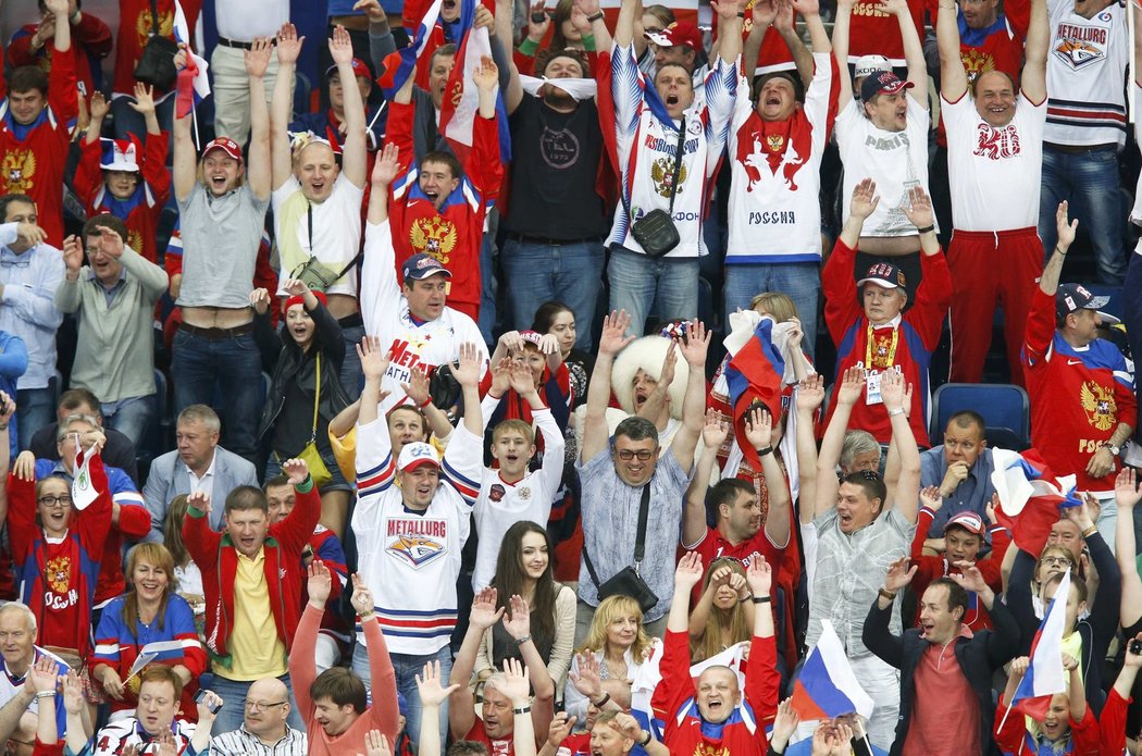 Fanoušků Ruska přijelo do běloruského Minsku mnoho