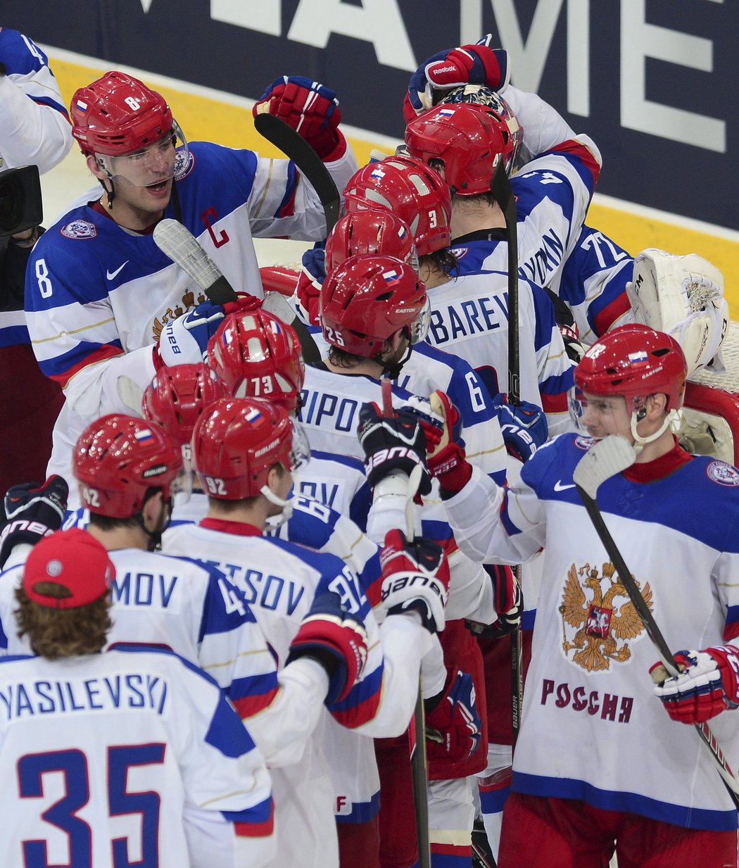 Hokejisté Ruska se radují z postupu do finále MS v Minsku
