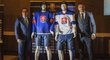 Vedení slovenského hokeje představilo dresy s novým logem. Je vytvořených ze vztyčených hokejek symbolizujících vítězství