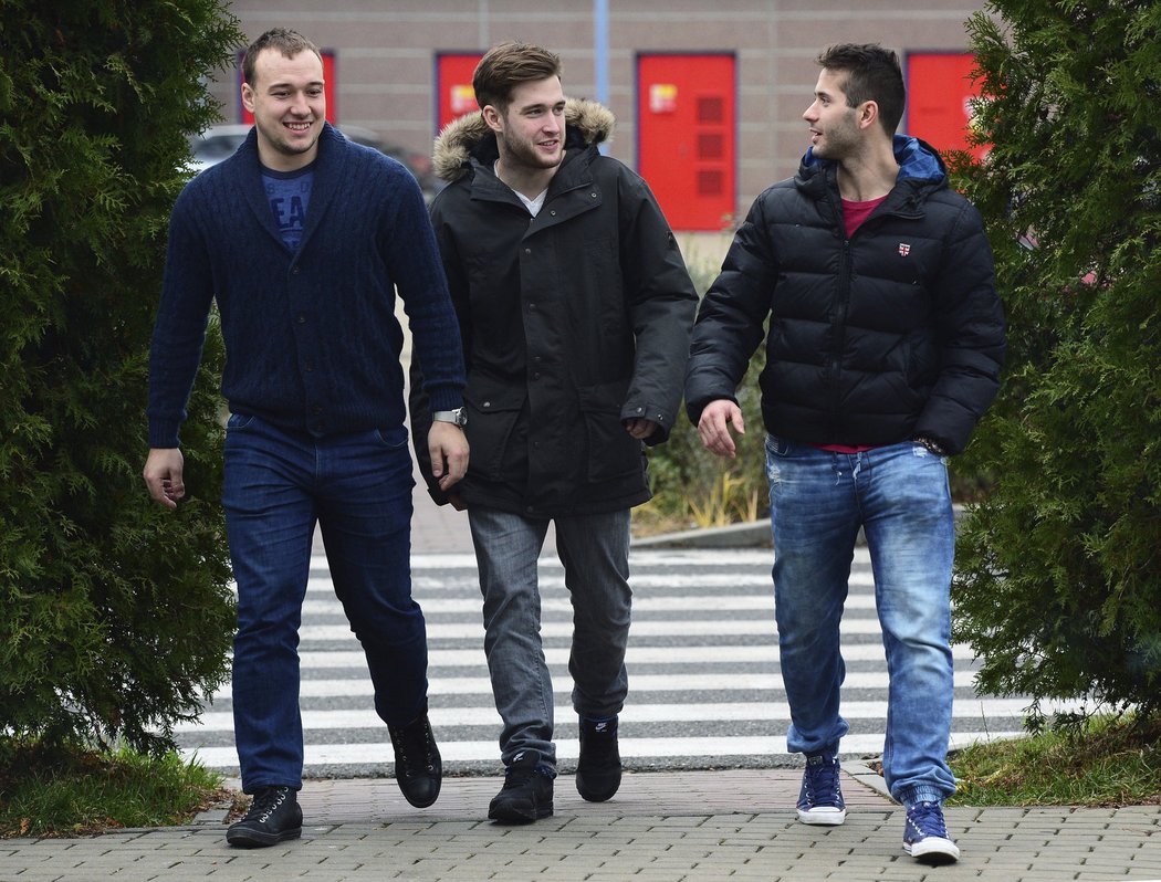 Trojice českých hokejových reprezentantů. Zleva Pavel Francouz, Jan Kovář a Erik Hrňa