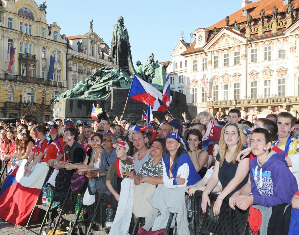 Mezi fanoušky vládla po většinu zápasu nervozita