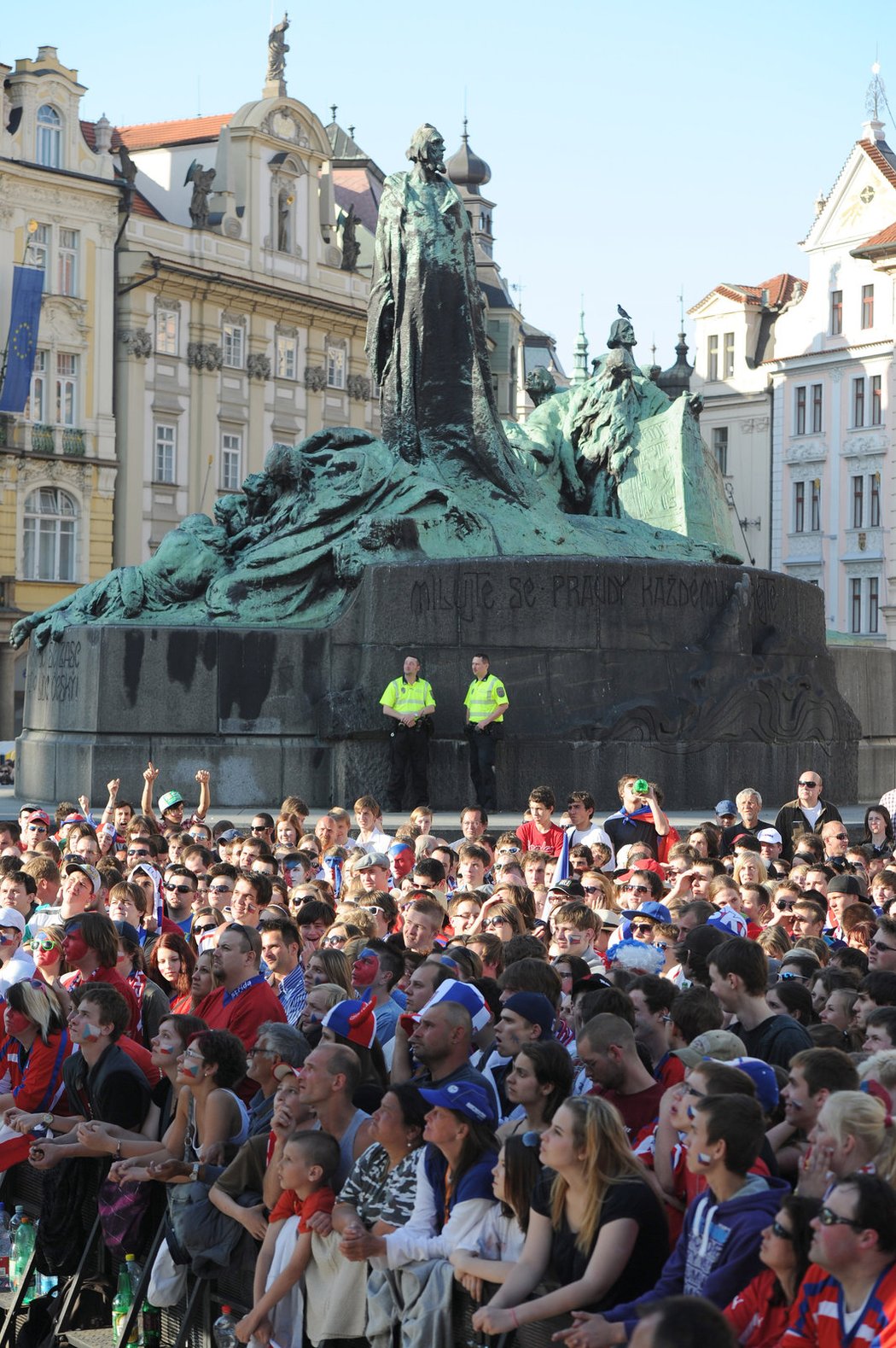 Na utkání dohlížel Jan Hus i Městská policie