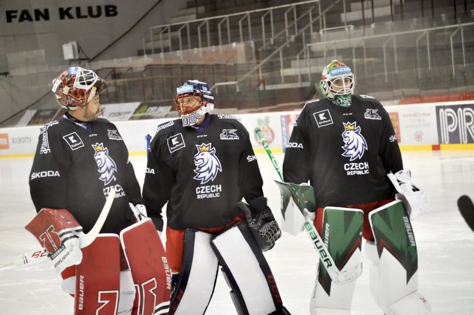 Brankářská trojice (zleva) Dominik Furch, Dominik Frodl a Roman Will na tréninku české hokejové reprezentace (archivní foto)