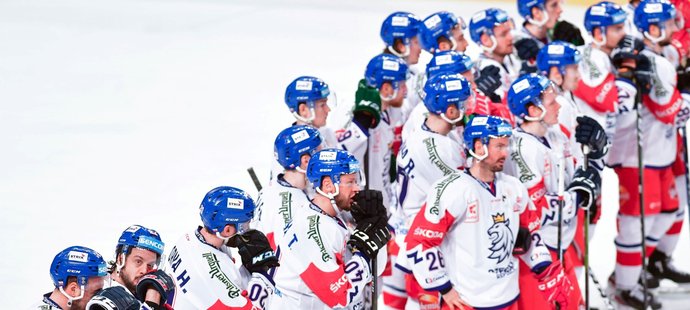Čeští hokejisté smutní po smolné porážce 1:2 se Švédy na úvod Beijer Hockey Games