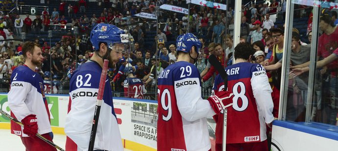 Čeští hokejisté odchází se smutkem do kabin