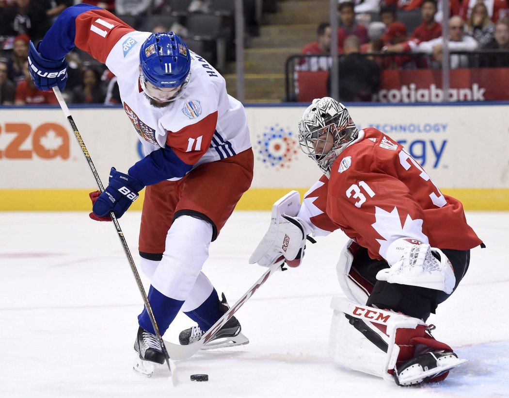 Carey Price úspěšně zasahuje před Martinem Hanzalem