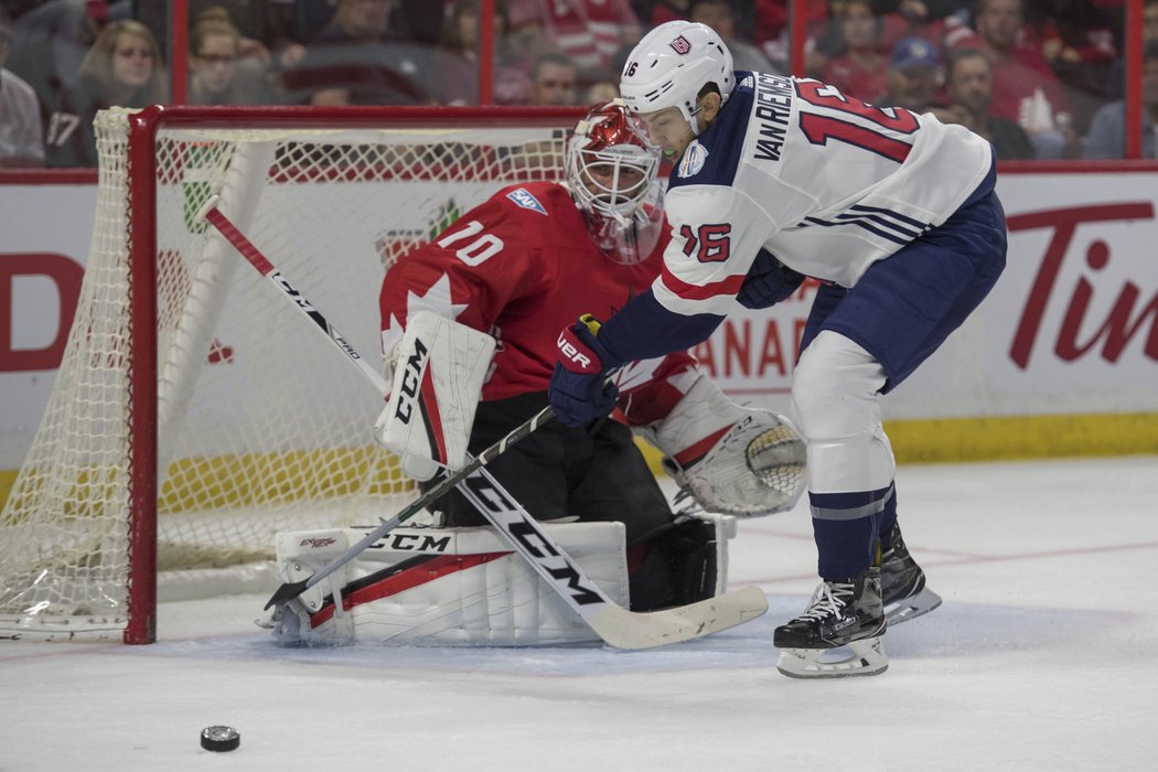 Bradena Holtbyho nedokázal střelec James van Riemsdyk překonat