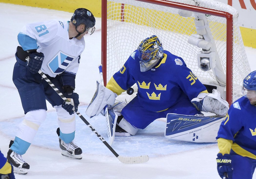 Henrik Lundqvist podržel Švédsko i při šanci Mariána Hossy