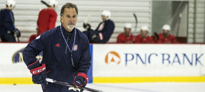 John Tortorella na americkém tréninku před Světovým pohárem