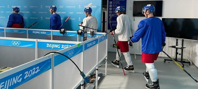 Čeští hokejisté vyrážejí na první trénink v Pekingu
