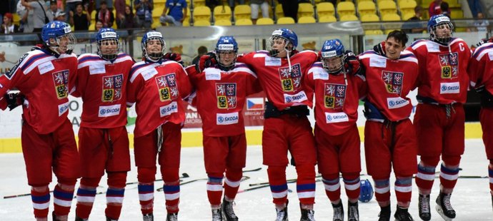 Čeští hokejisté do 18 let vstoupili do Memoriálu Ivana Hlinky výhrou 6:2 nad Švýcary