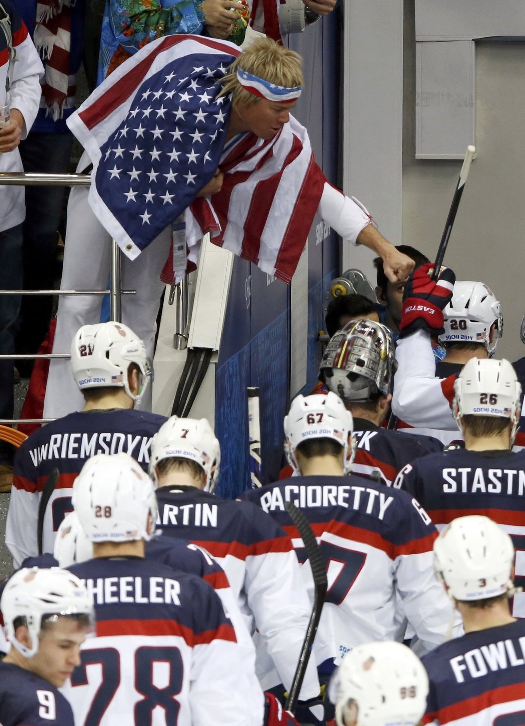 Hokejisté USA postoupili do semifinále, Česko porazili 5:2