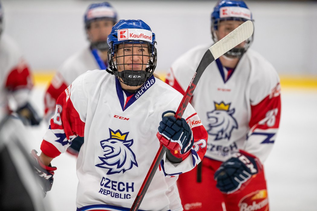 Česká útočnice Kateřina Mrázová v akci