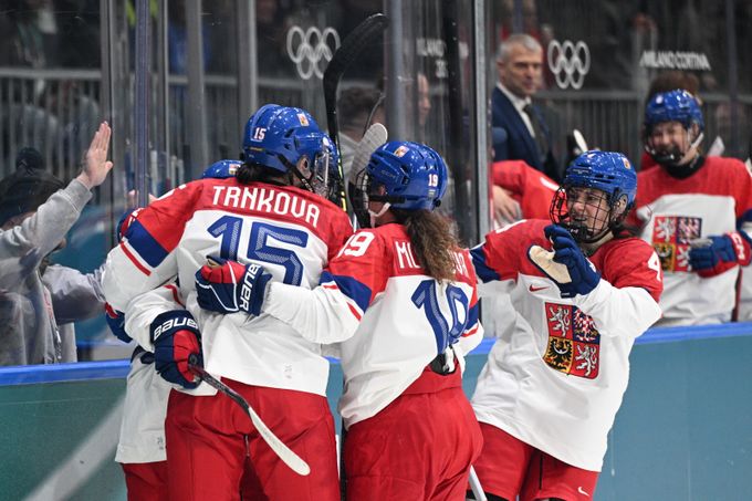 ONLINE: Česko - Finsko. Hokejistky se pokusí o první výhru, využijí potíží Finek? ONLINE: Česko - Finsko. Hokejistky se pokusí o první výhru, využijí potíží Finek?