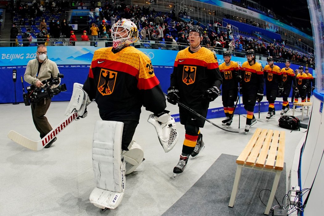 Němečtí hokejisté nastupují do utkání na olympiádě v Pekingu
