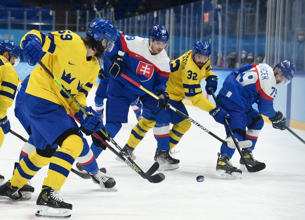 Slovenští hokejisté bojují o bronzové medaile proti Švédům
