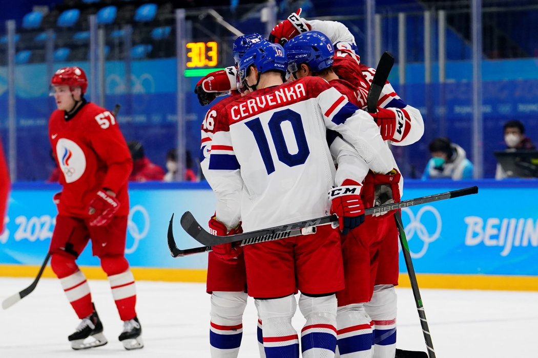 Radost českých hokejistů z vítězného gólu nad Ruskem