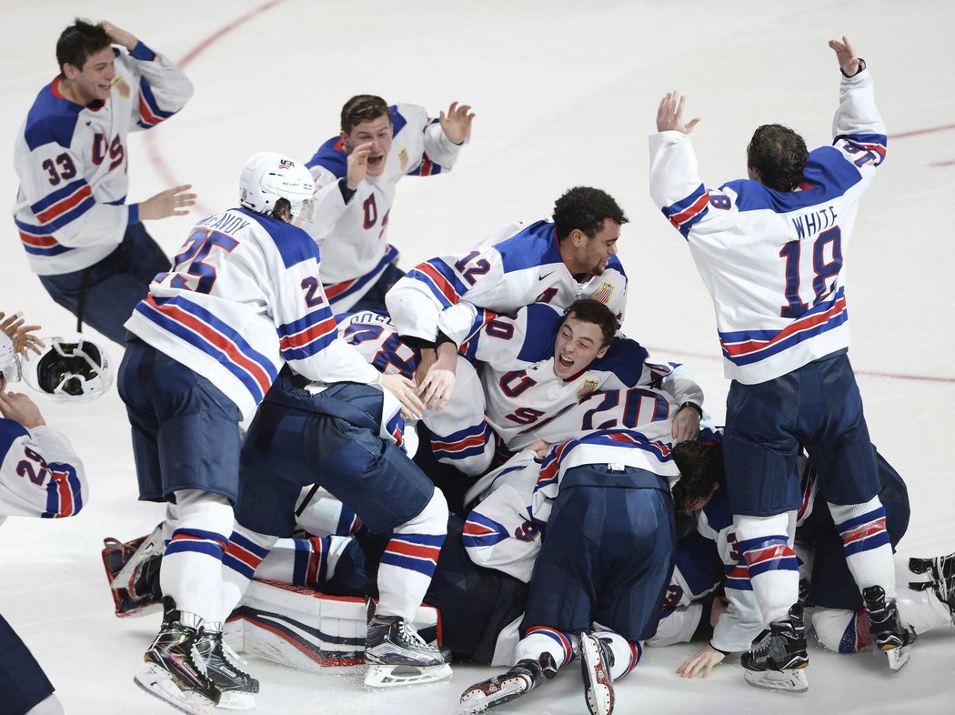 Hokejisté USA porazili ve finále MS hráčů do 20 let domácí Kanadu 5:4 po samostatných nájezdech
