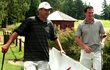 2001. Roman Čechmánek s Milanem Hejdukem na golfu před vyhlášením Zlaté hokejky