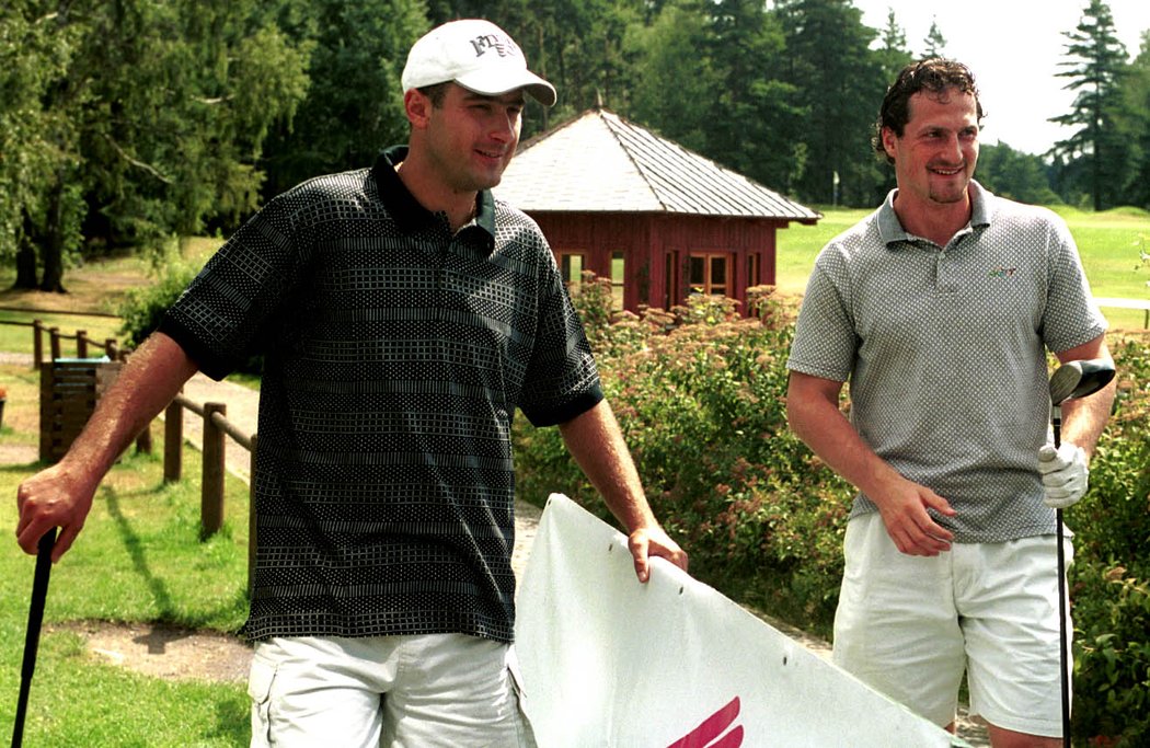 2001. Roman Čechmánek s Milanem Hejdukem na golfu před vyhlášením Zlaté hokejky