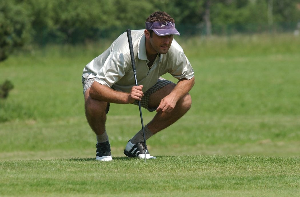 2001. Roman Čechmánek na golfu před vyhlášením Zlaté hokejky