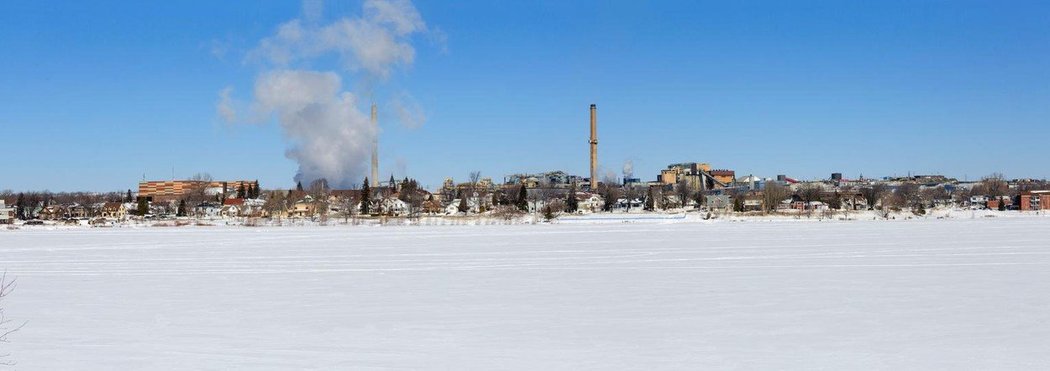 Ve městě Rouyn-Noranda, ve kterém pro uplynulou sezonu našel Jakub Lauko domov, jsou přes zimu teploty až minus 50. Leží v regionu, jehož hlavním městem je Québec. Od něj je Rouyn-Noranda 600 km daleko.
