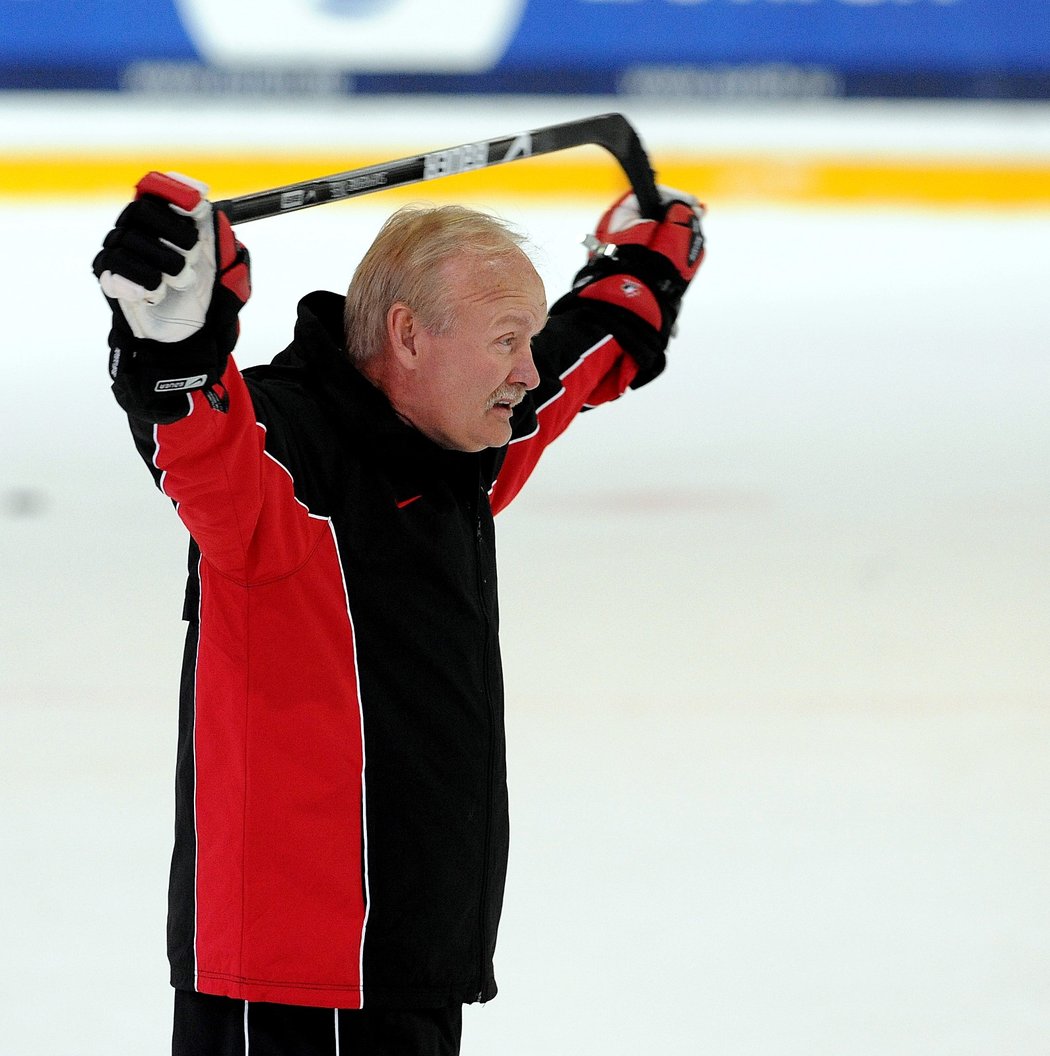 Trenérská legenda Lindy Ruff na tréninku kanadské reprezentace